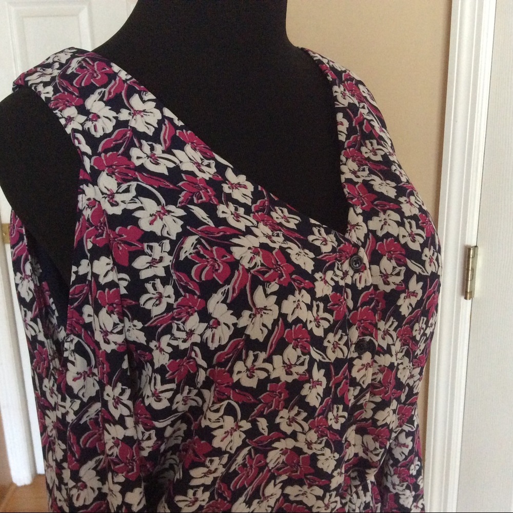 ❤️3/$15❤️ Banana Republic Cold Shoulder Dress - Picture 14 of 14